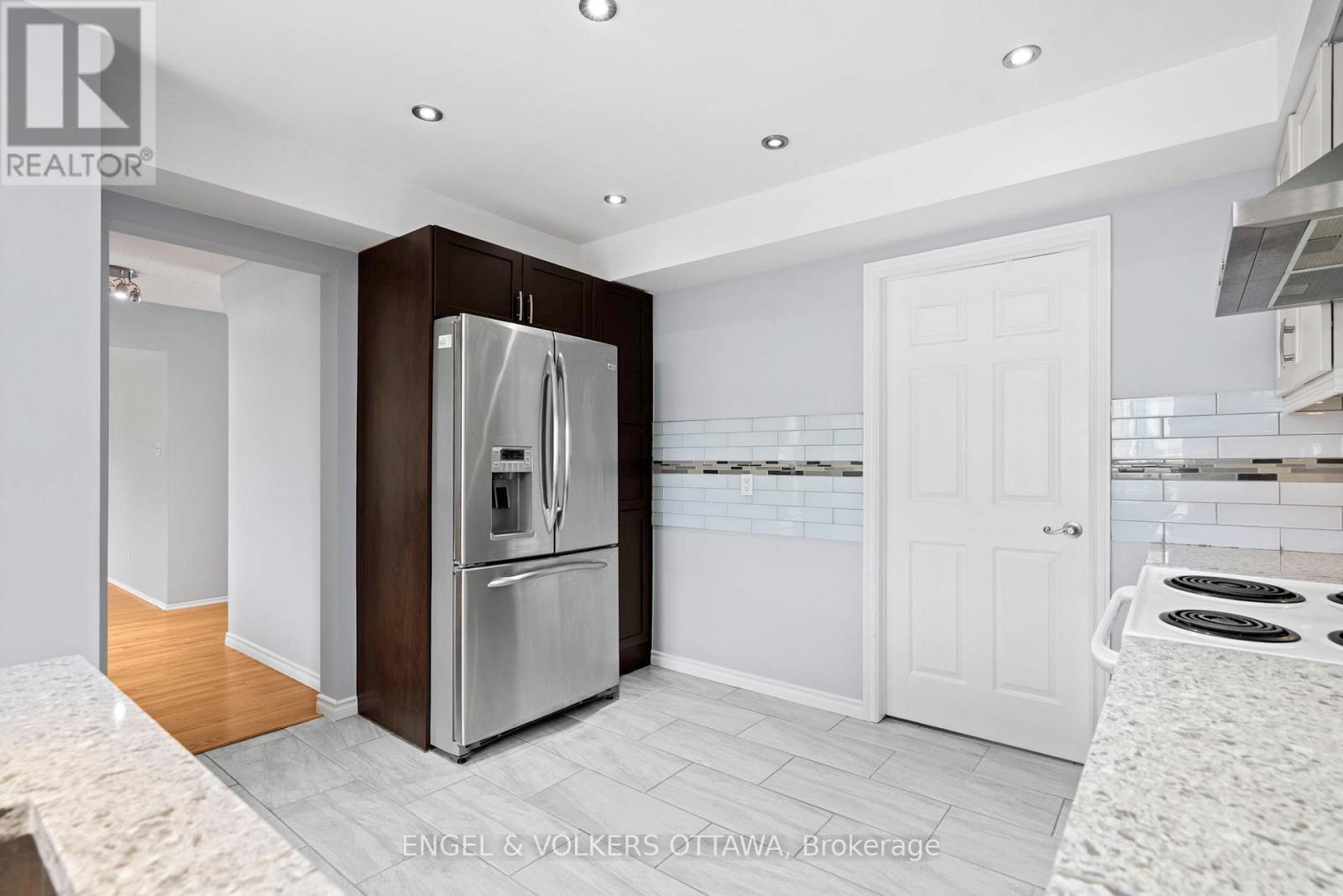 3 Balding Crescent, Ottawa, Ontario  K2K 2L4 - Photo 12 - X12980156