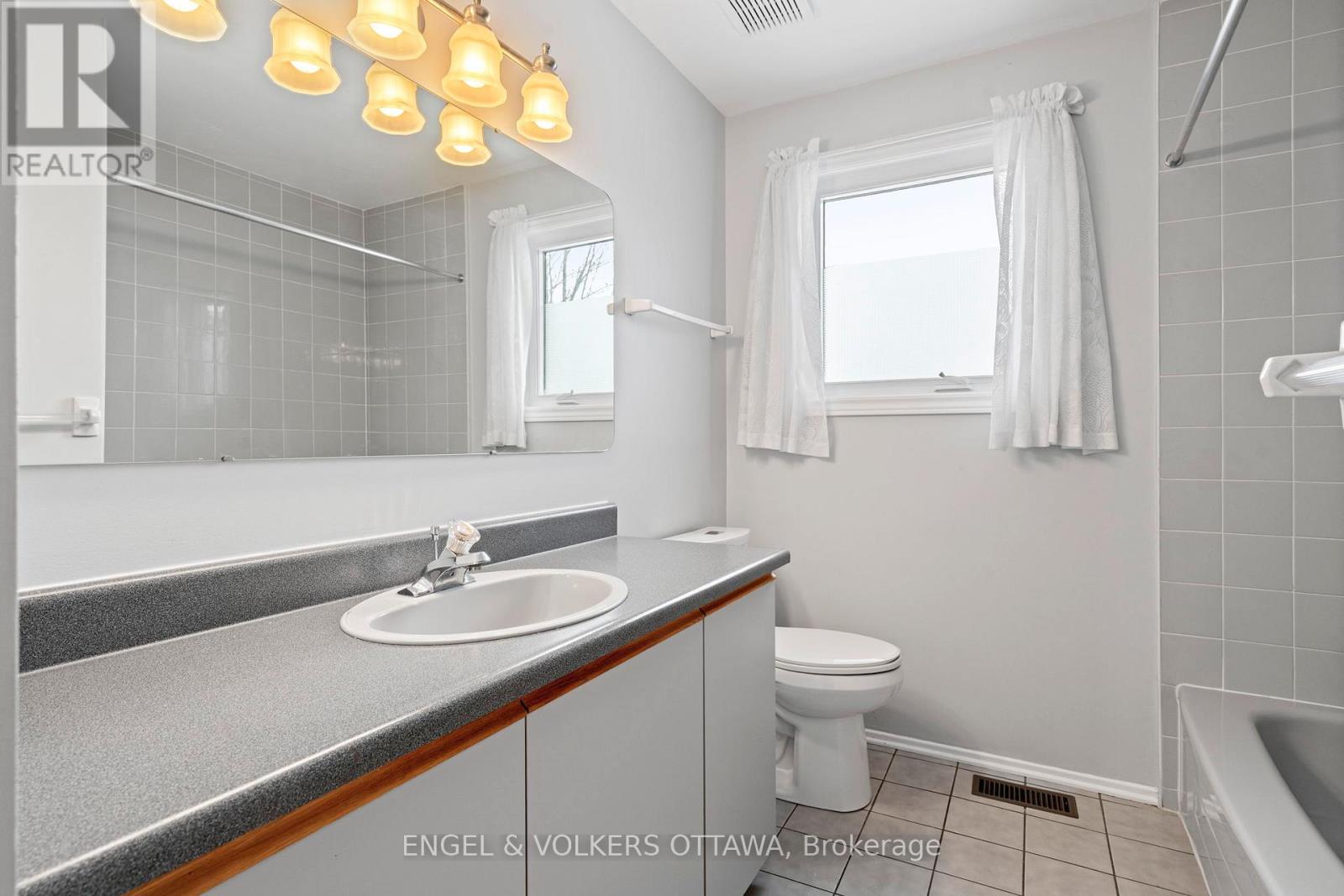 3 Balding Crescent, Ottawa, Ontario  K2K 2L4 - Photo 23 - X12980156