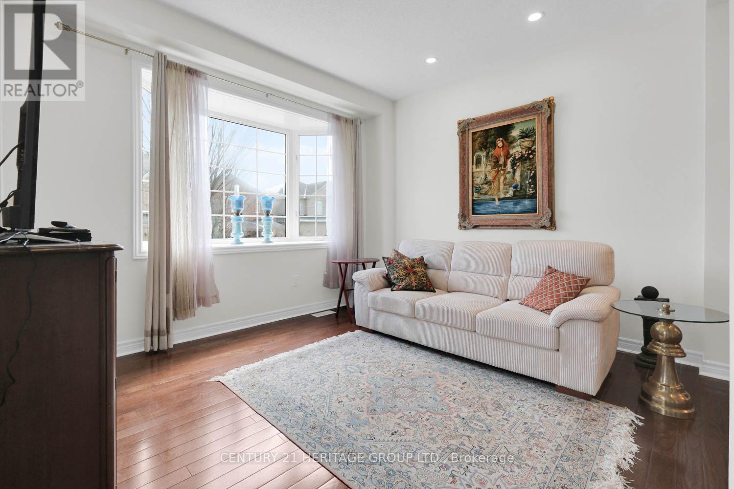 13 Herefordshire Crescent Ne, Newmarket (Woodland Hill), Ontario  L9N 0B7 - Photo 10 - N12980182