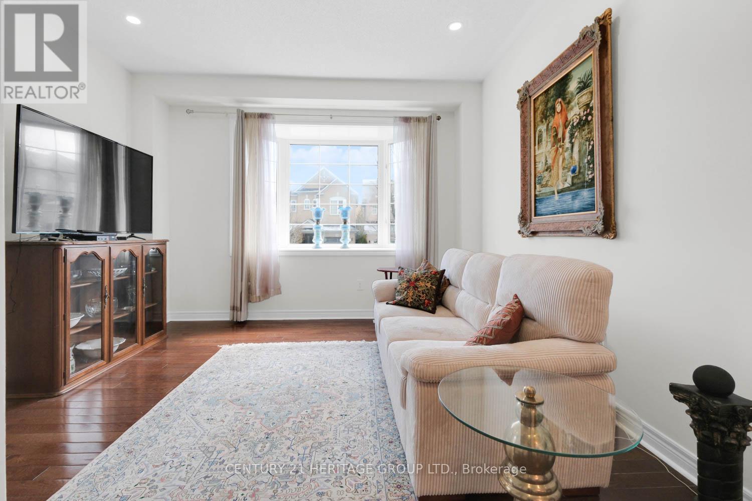 13 Herefordshire Crescent Ne, Newmarket (Woodland Hill), Ontario  L9N 0B7 - Photo 11 - N12980182