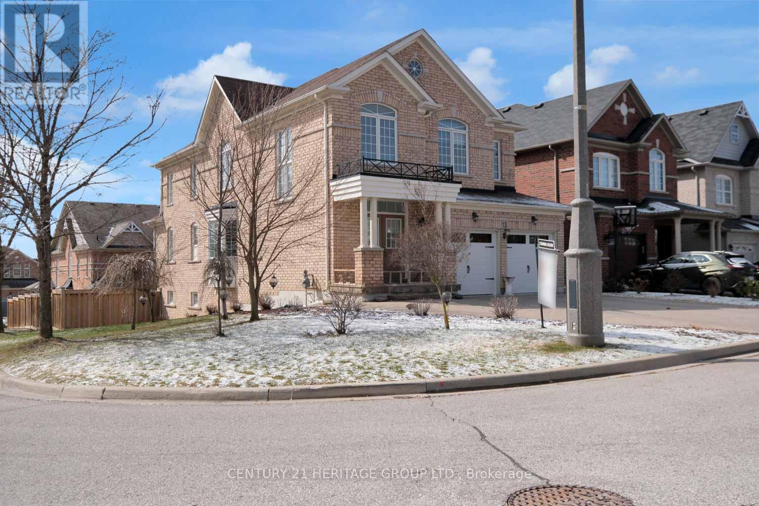 13 Herefordshire Crescent Ne, Newmarket (Woodland Hill), Ontario  L9N 0B7 - Photo 2 - N12980182