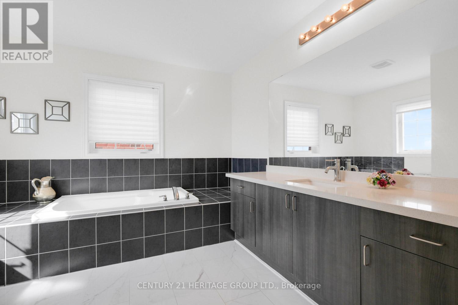 13 Herefordshire Crescent Ne, Newmarket (Woodland Hill), Ontario  L9N 0B7 - Photo 35 - N12980182