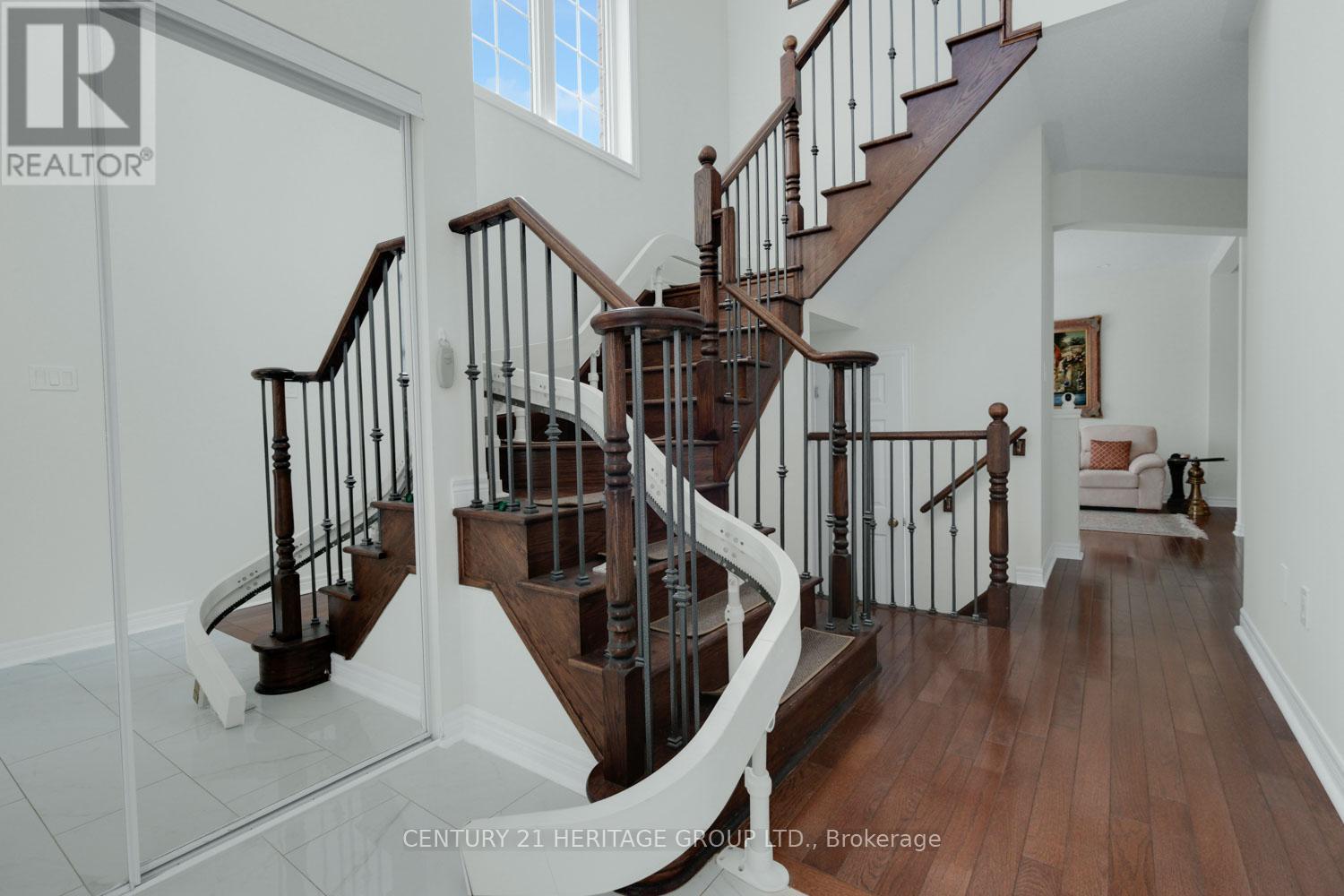 13 Herefordshire Crescent Ne, Newmarket (Woodland Hill), Ontario  L9N 0B7 - Photo 7 - N12980182