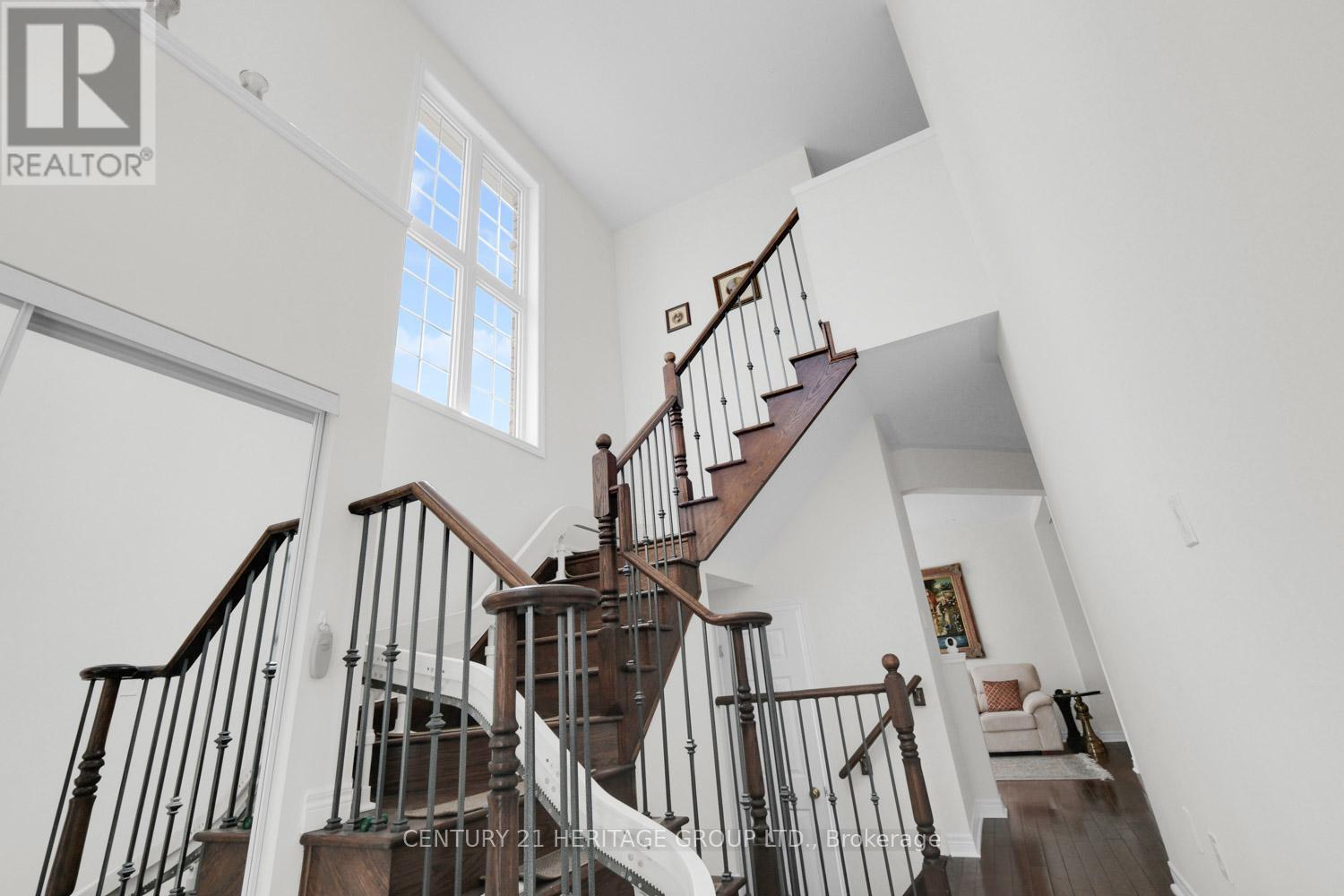 13 Herefordshire Crescent Ne, Newmarket (Woodland Hill), Ontario  L9N 0B7 - Photo 8 - N12980182