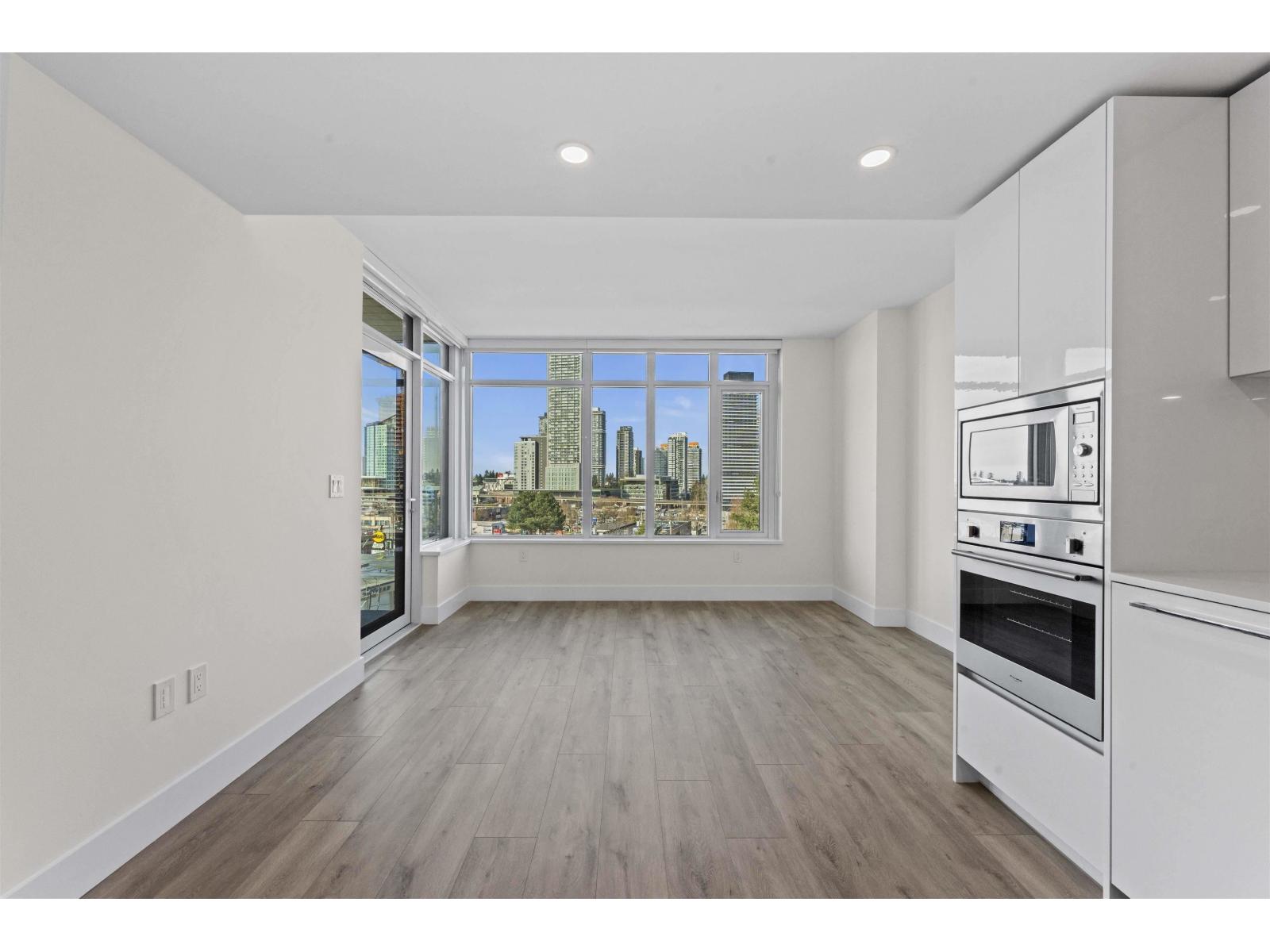 605 10428 Whalley Boulevard, Surrey, British Columbia  V3T 0W2 - Photo 6 - R3109052