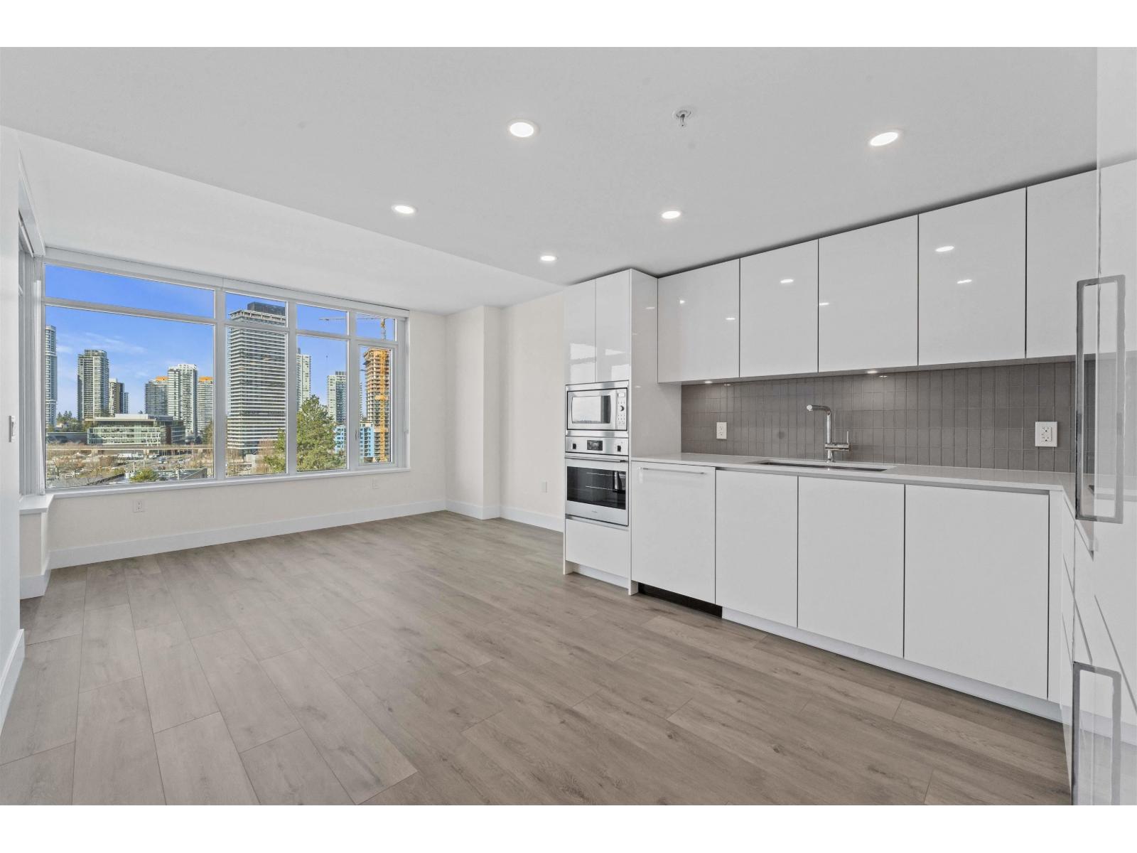 605 10428 Whalley Boulevard, Surrey, British Columbia  V3T 0W2 - Photo 10 - R3109052