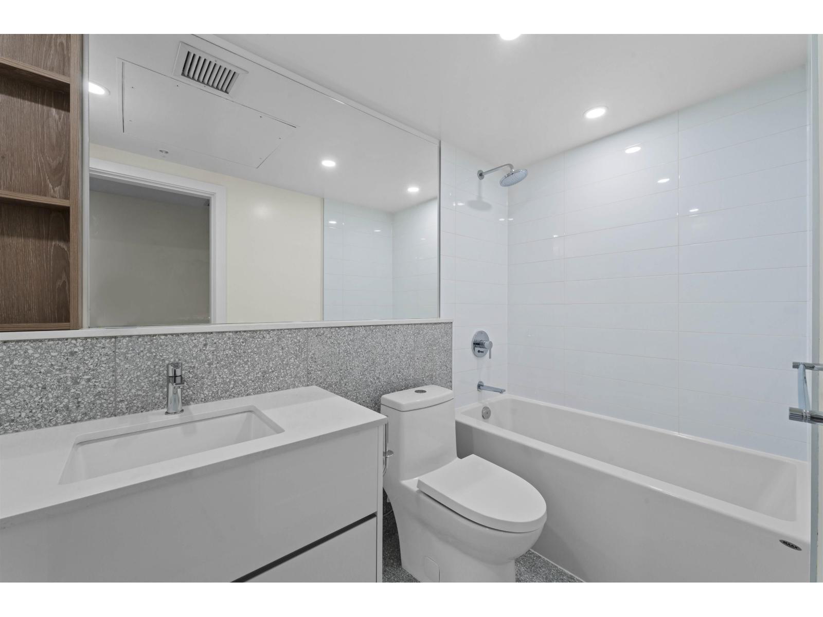 605 10428 Whalley Boulevard, Surrey, British Columbia  V3T 0W2 - Photo 16 - R3109052