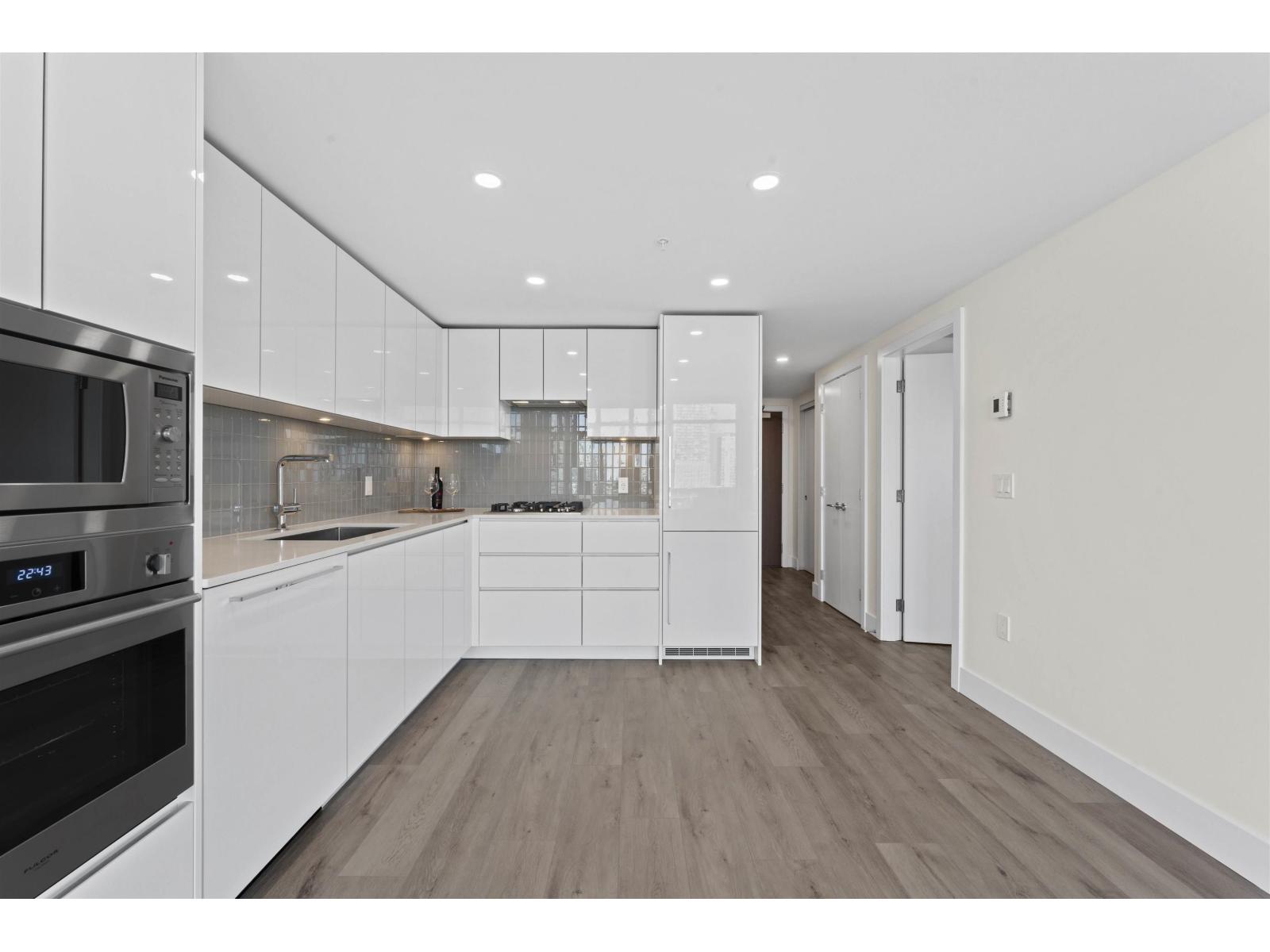 605 10428 Whalley Boulevard, Surrey, British Columbia  V3T 0W2 - Photo 8 - R3109052