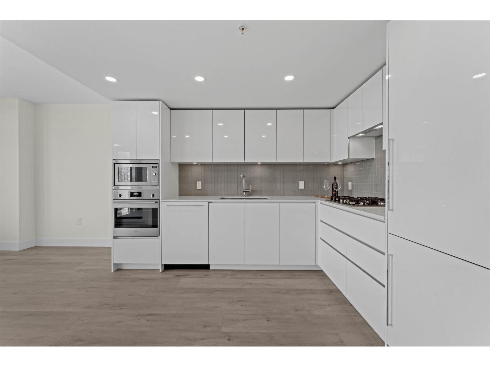 605 10428 Whalley Boulevard, Surrey, British Columbia  V3T 0W2 - Photo 9 - R3109052