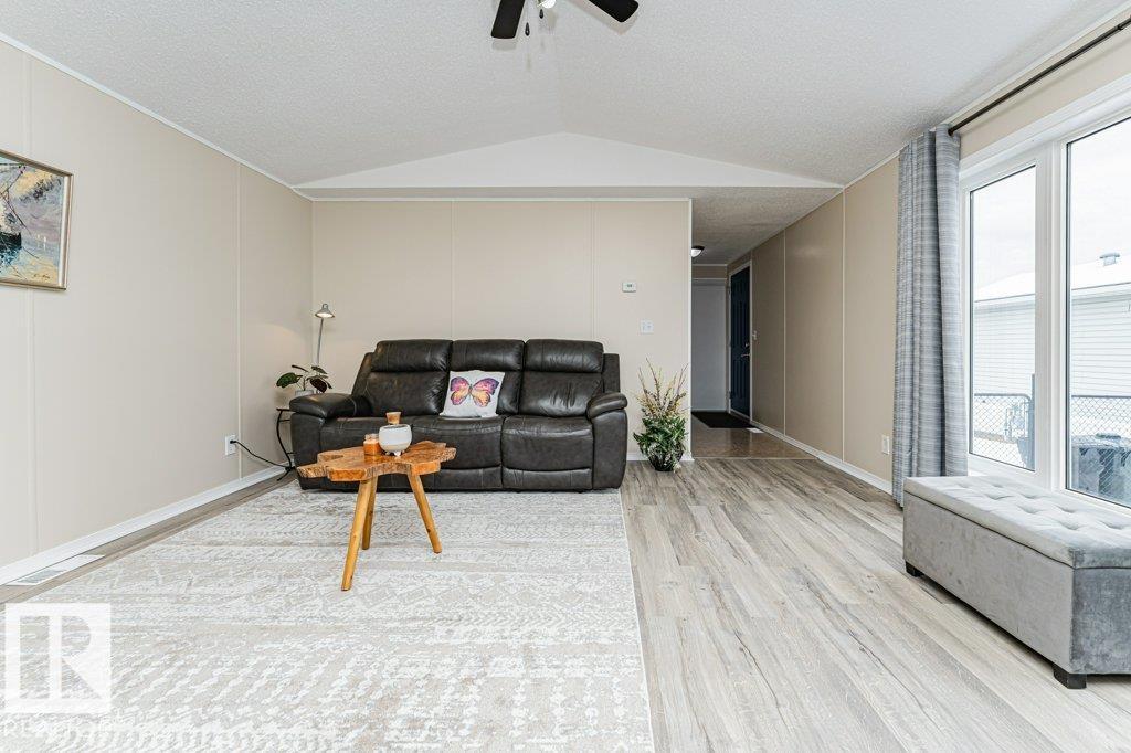 1590 Jubilee Dr, Sherwood Park, Alberta  T8H 2M9 - Photo 7 - E4481165