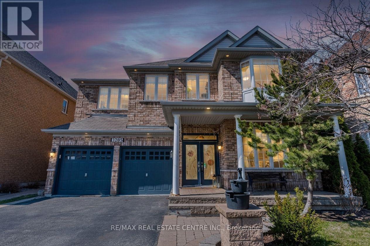 3285 Topeka Drive, Mississauga (Churchill Meadows), Ontario  L5M 7V1 - Photo 2 - W12980198