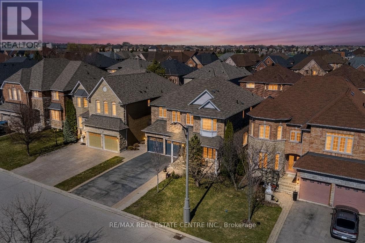 3285 Topeka Drive, Mississauga (Churchill Meadows), Ontario  L5M 7V1 - Photo 4 - W12980198