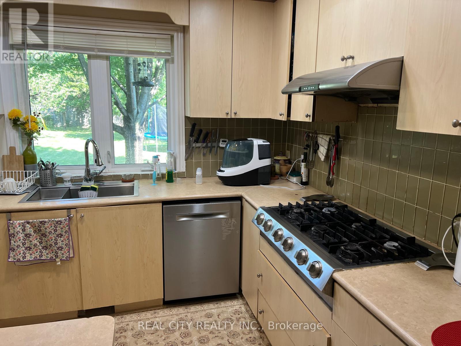 Upper - 2451 Loanne Drive, Mississauga (Sheridan), Ontario  L5K 1P1 - Photo 12 - W12980200