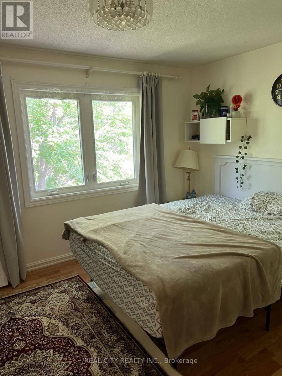 Upper - 2451 Loanne Drive, Mississauga (Sheridan), Ontario  L5K 1P1 - Photo 16 - W12980200