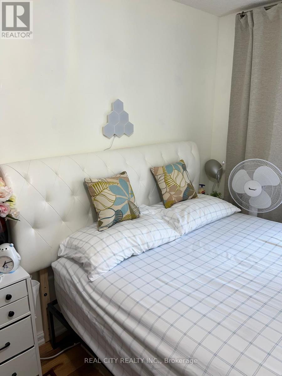 Upper - 2451 Loanne Drive, Mississauga (Sheridan), Ontario  L5K 1P1 - Photo 17 - W12980200