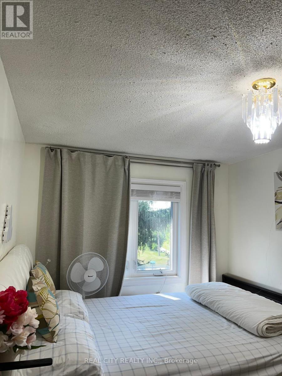 Upper - 2451 Loanne Drive, Mississauga (Sheridan), Ontario  L5K 1P1 - Photo 18 - W12980200