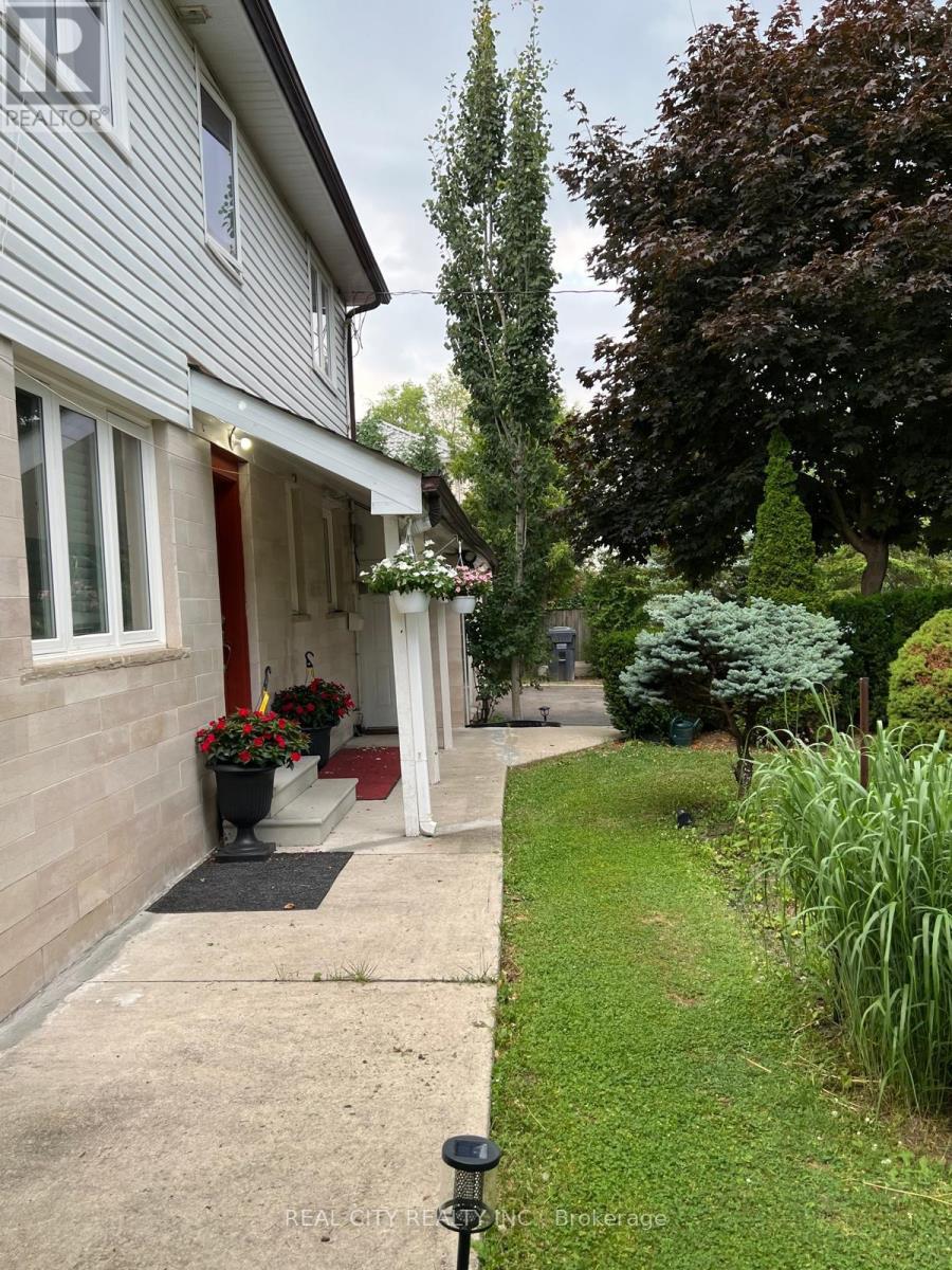 Upper - 2451 Loanne Drive, Mississauga (Sheridan), Ontario  L5K 1P1 - Photo 31 - W12980200