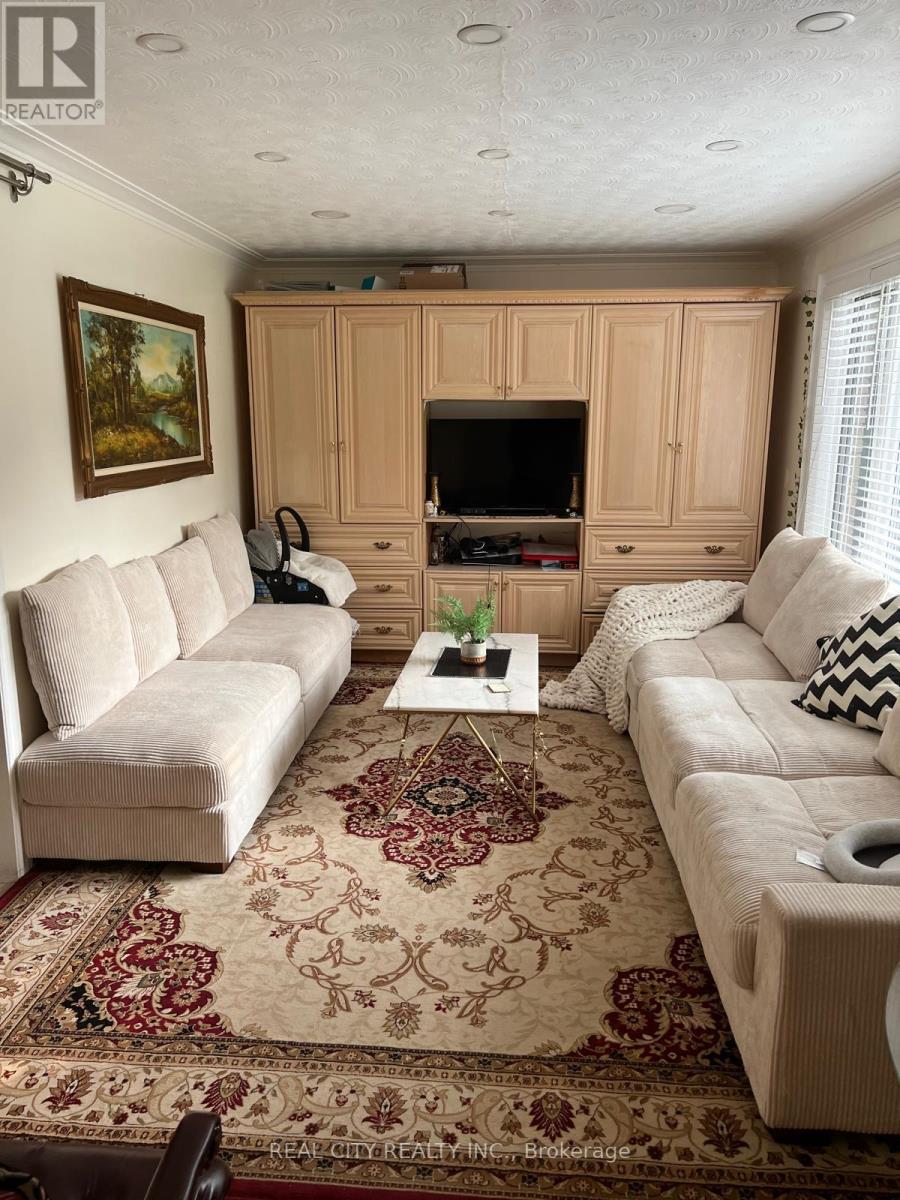 Upper - 2451 Loanne Drive, Mississauga (Sheridan), Ontario  L5K 1P1 - Photo 6 - W12980200