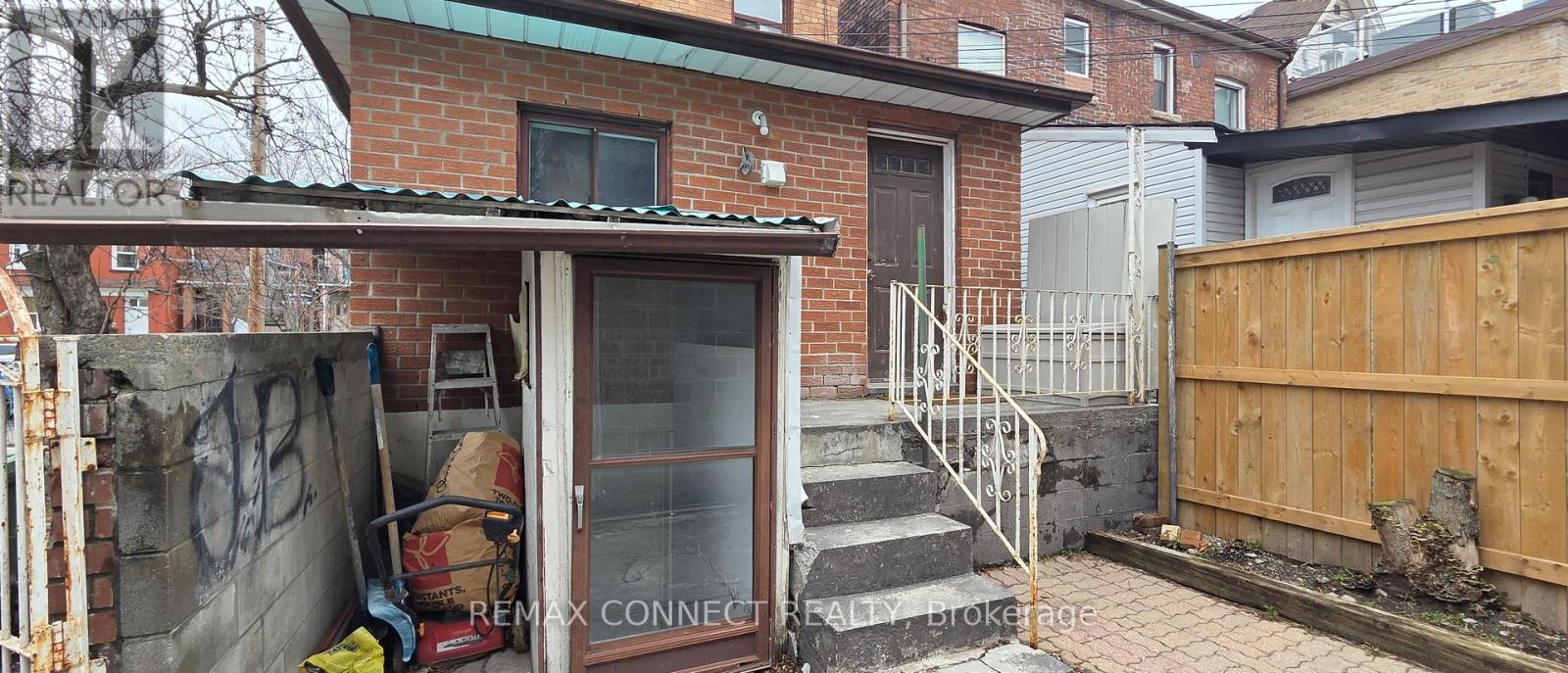 167 Wallace Avenue, Toronto, Ontario  M6H 1V1 - Photo 4 - W12979772