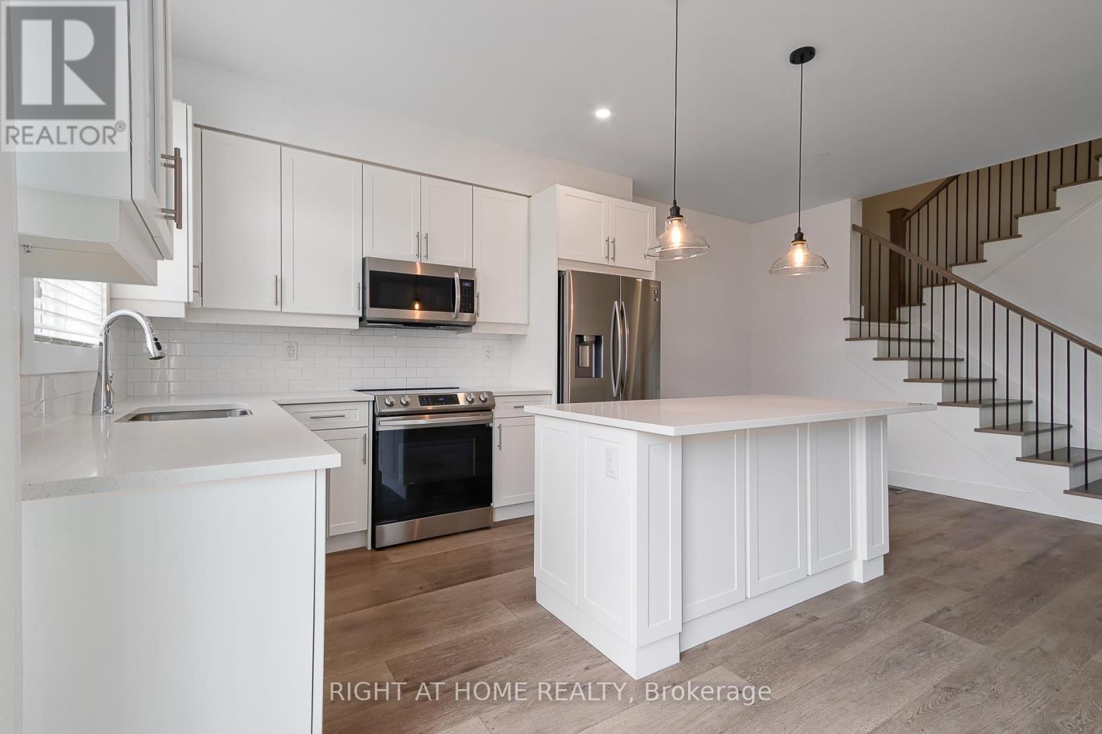 Upper - 181 Courtland Street, Blue Mountains, Ontario  L5N 4V7 - Photo 7 - X12973128