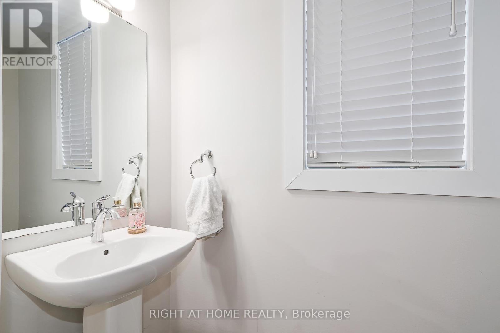 Upper - 181 Courtland Street, Blue Mountains, Ontario  L5N 4V7 - Photo 10 - X12973128