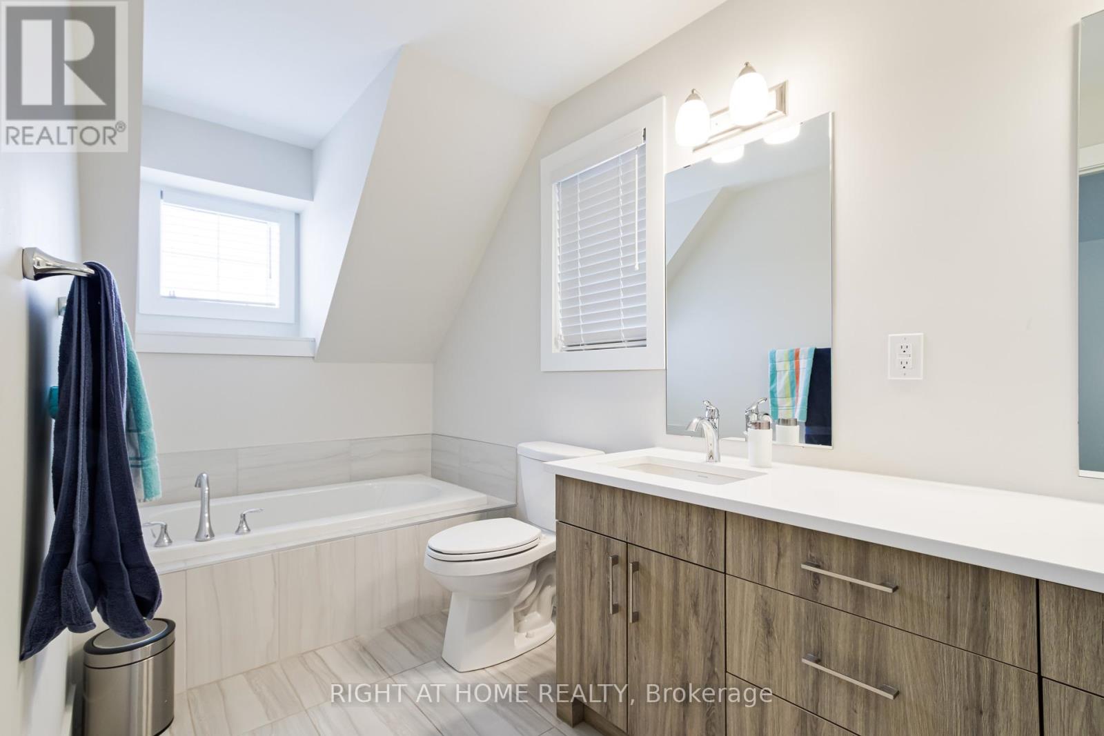 Upper - 181 Courtland Street, Blue Mountains, Ontario  L5N 4V7 - Photo 19 - X12973128