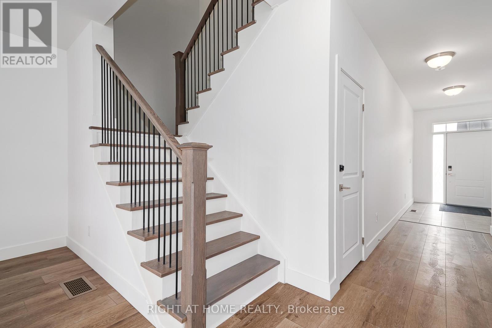 Upper - 181 Courtland Street, Blue Mountains, Ontario  L5N 4V7 - Photo 11 - X12973128