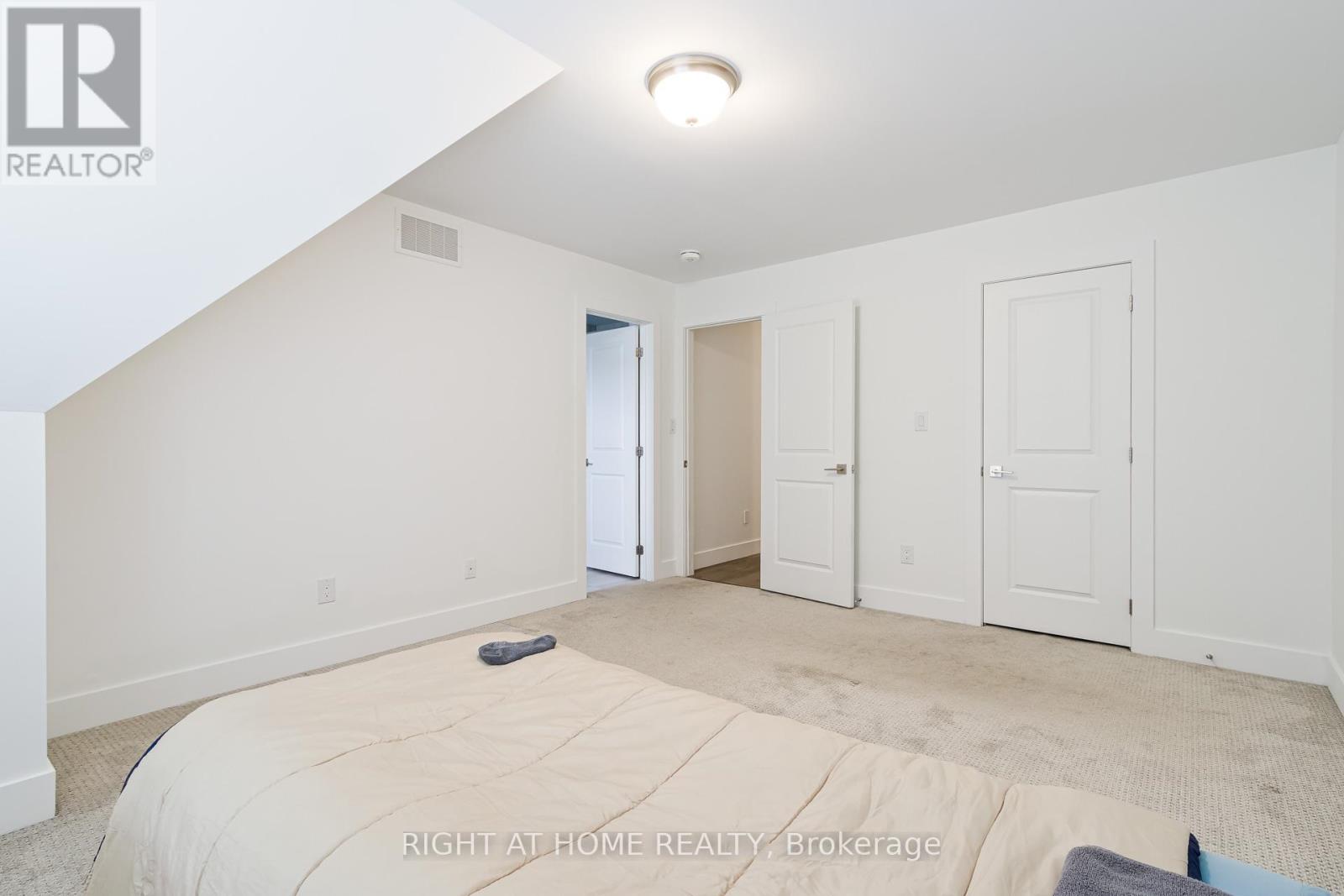 Upper - 181 Courtland Street, Blue Mountains, Ontario  L5N 4V7 - Photo 21 - X12973128