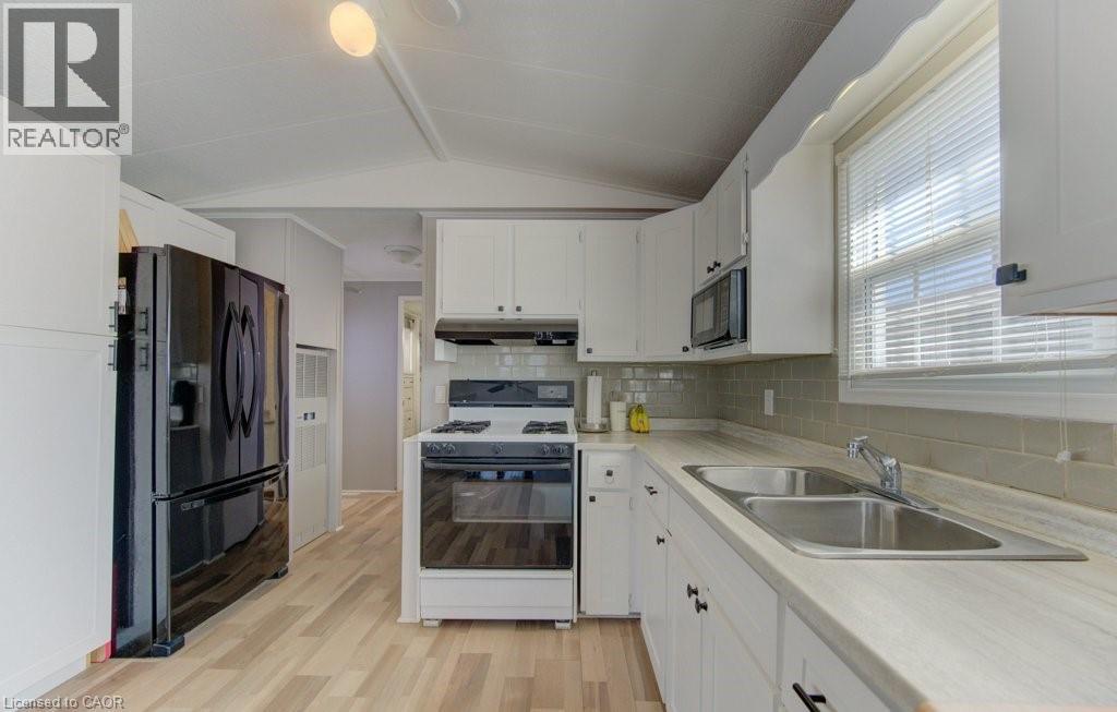 580 Beavercreek Road Unit# 185, Waterloo, Ontario  N2J 3Z4 - Photo 4 - 40817694