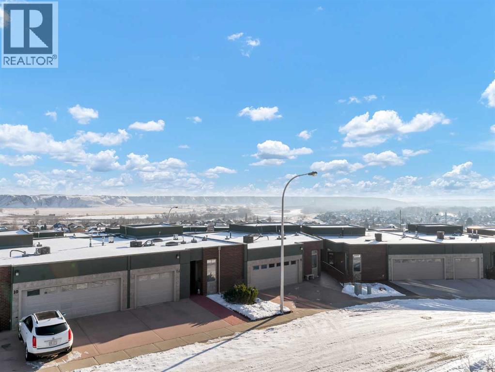 6 Palisades Way Ne, Medicine Hat, Alberta  T1C 2B4 - Photo 1 - A2298517