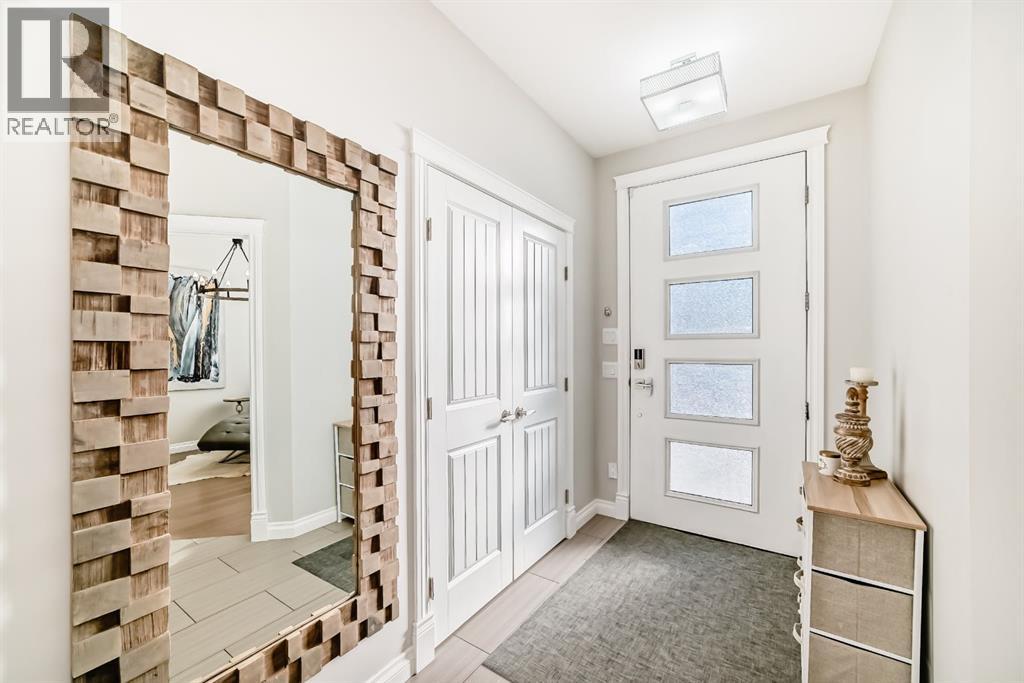 4627 83 Street Nw, Calgary, Alberta  T3B 2R1 - Photo 4 - A2292481