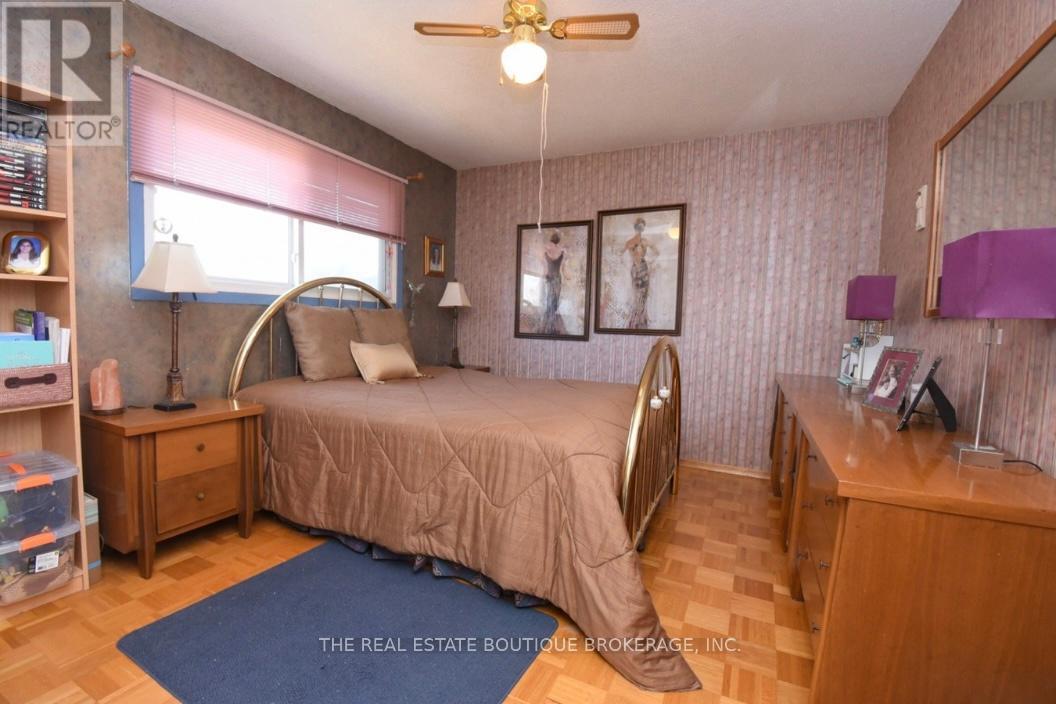 1345 Colonsay Drive, Burlington, Ontario  L7P 2T6 - Photo 17 - W12979206