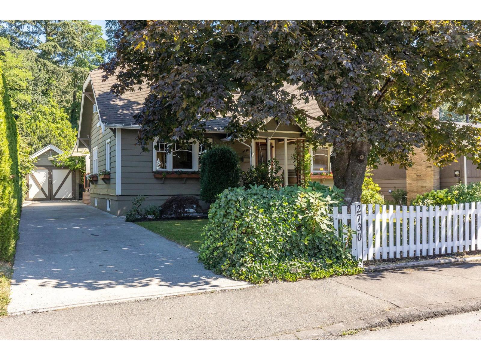 2730 Maple Street, Abbotsford, British Columbia  V2S 3Y6 - Photo 2 - R3108783