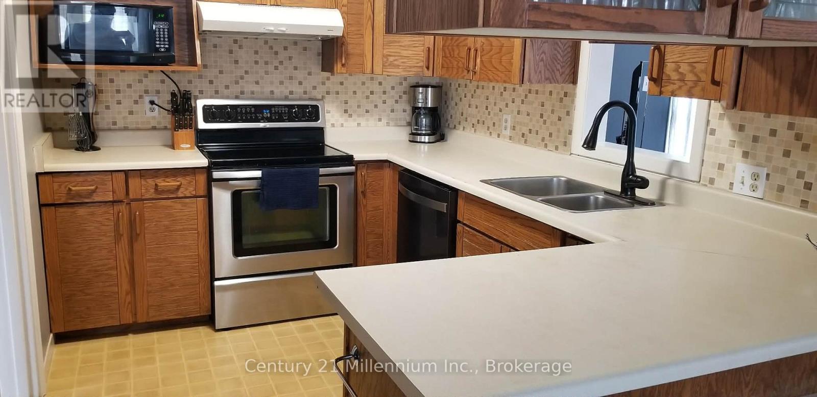 6 Earlscourt Crescent, Woodstock, Ontario  N4S 5H3 - Photo 7 - X12980266