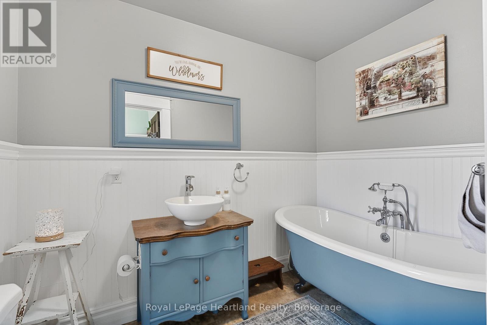 20 William Street, Minto, Ontario  N0G 1M0 - Photo 13 - X12980282