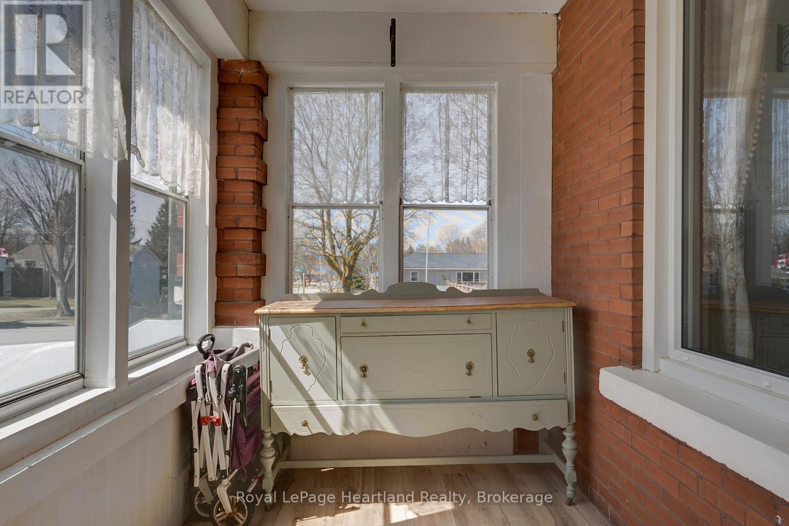 20 William Street, Minto, Ontario  N0G 1M0 - Photo 4 - X12980282