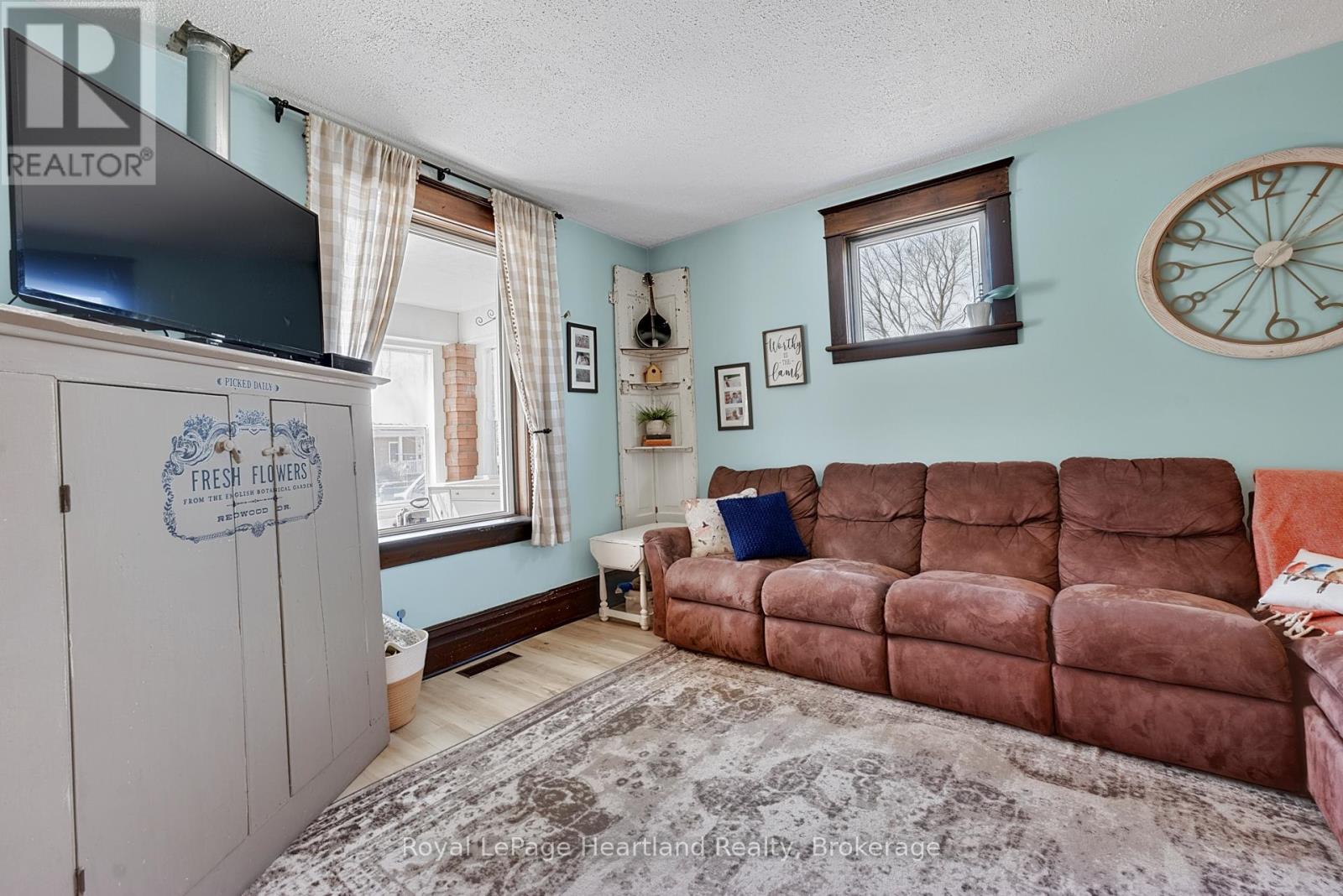 20 William Street, Minto, Ontario  N0G 1M0 - Photo 9 - X12980282