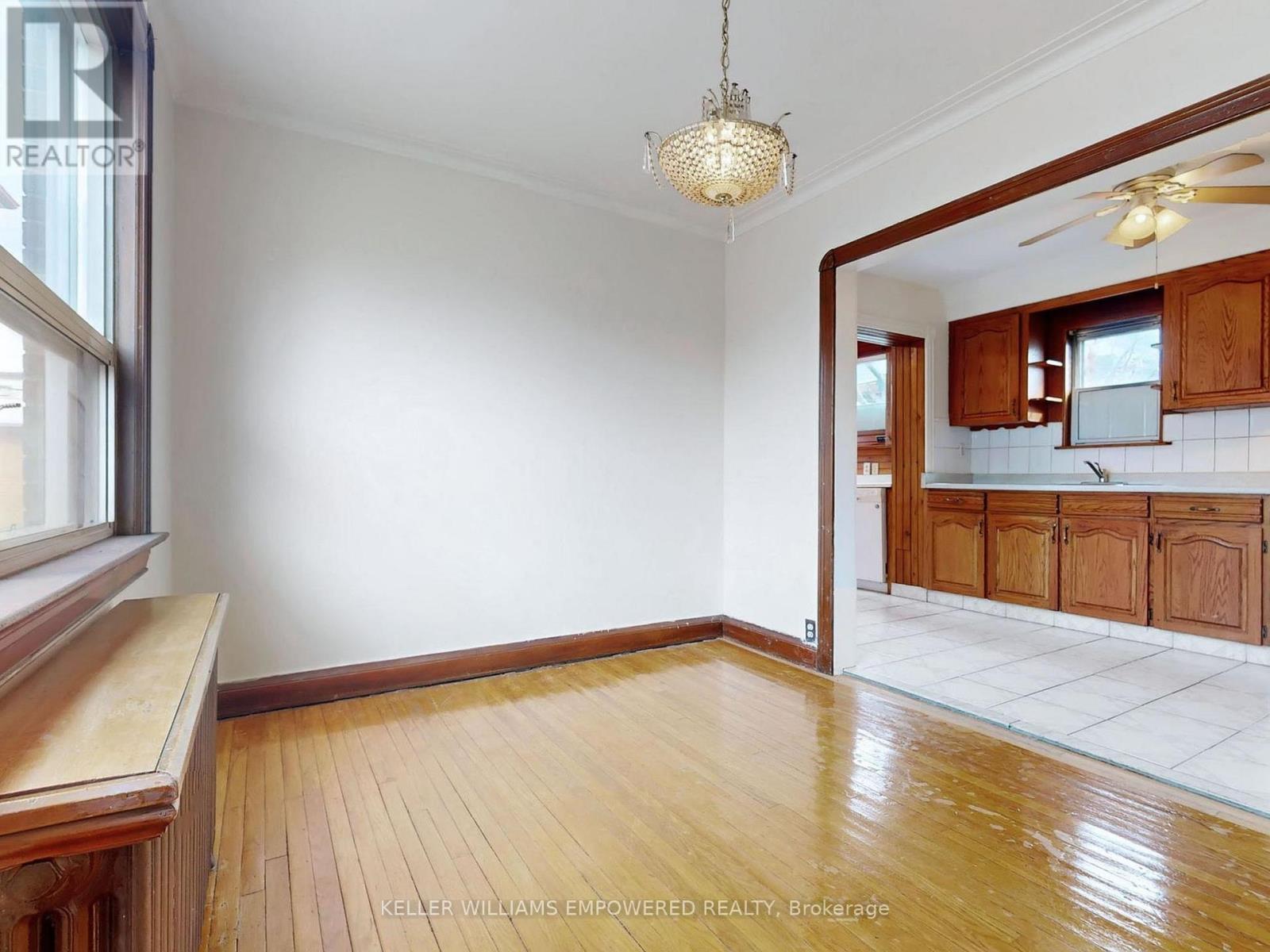 30 Carus Avenue, Toronto, Ontario  M6G 2A4 - Photo 11 - C12980234