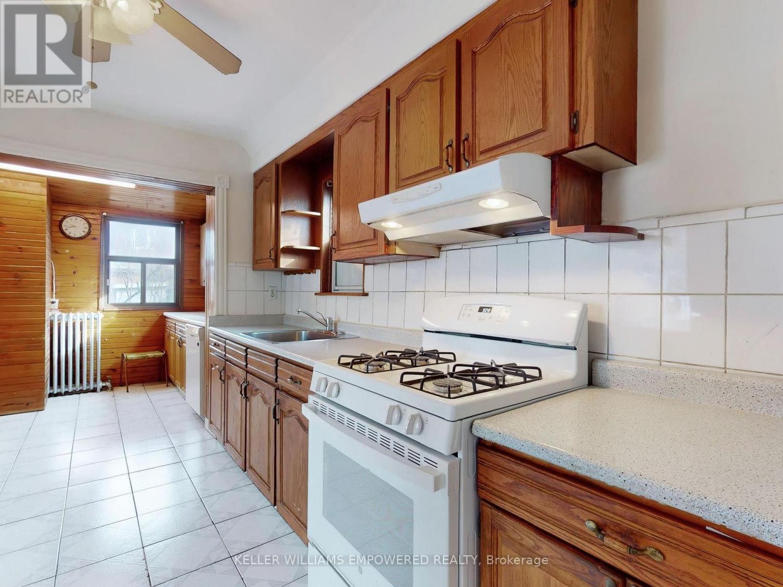 30 Carus Avenue, Toronto, Ontario  M6G 2A4 - Photo 13 - C12980234