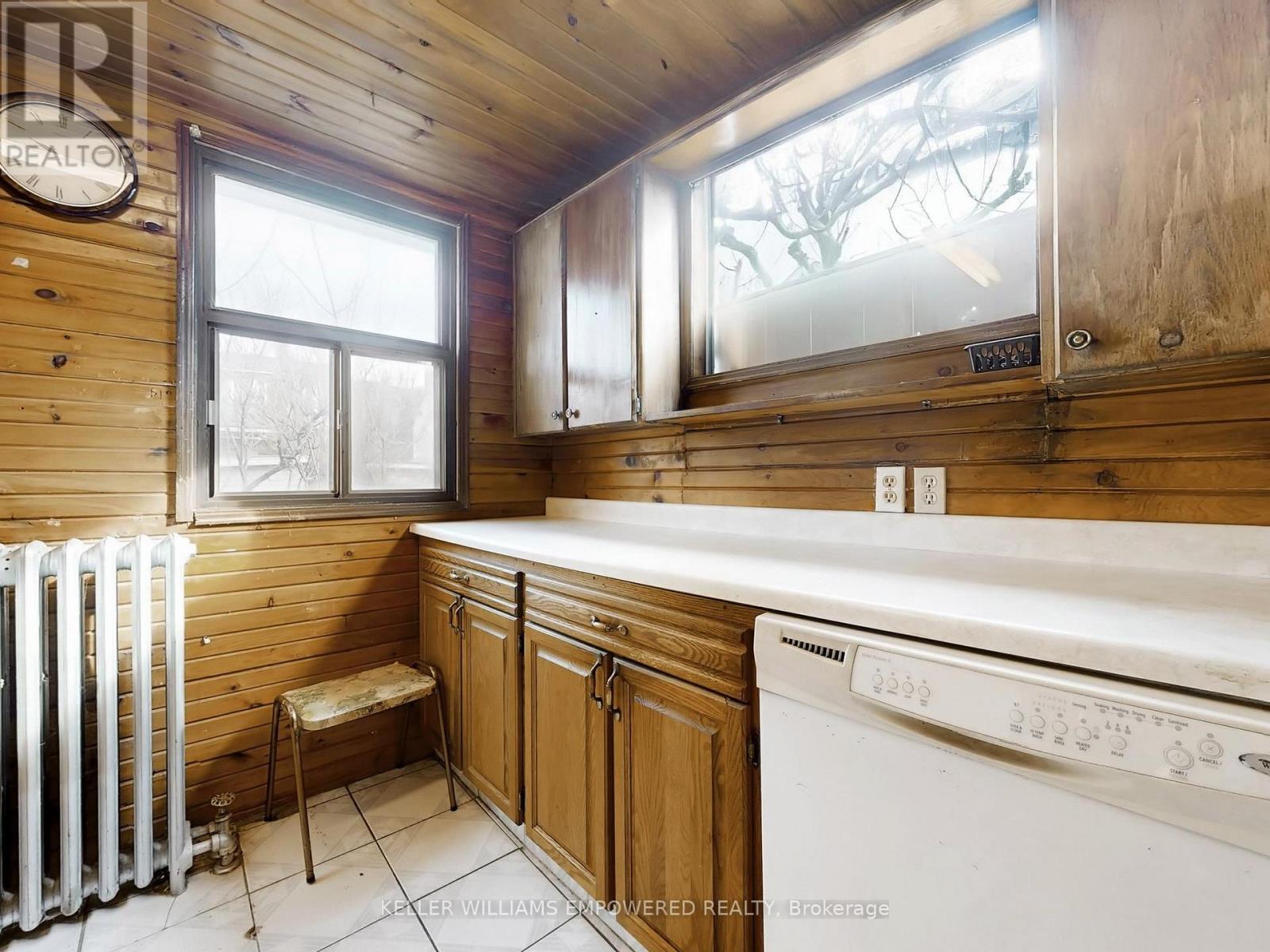 30 Carus Avenue, Toronto, Ontario  M6G 2A4 - Photo 14 - C12980234