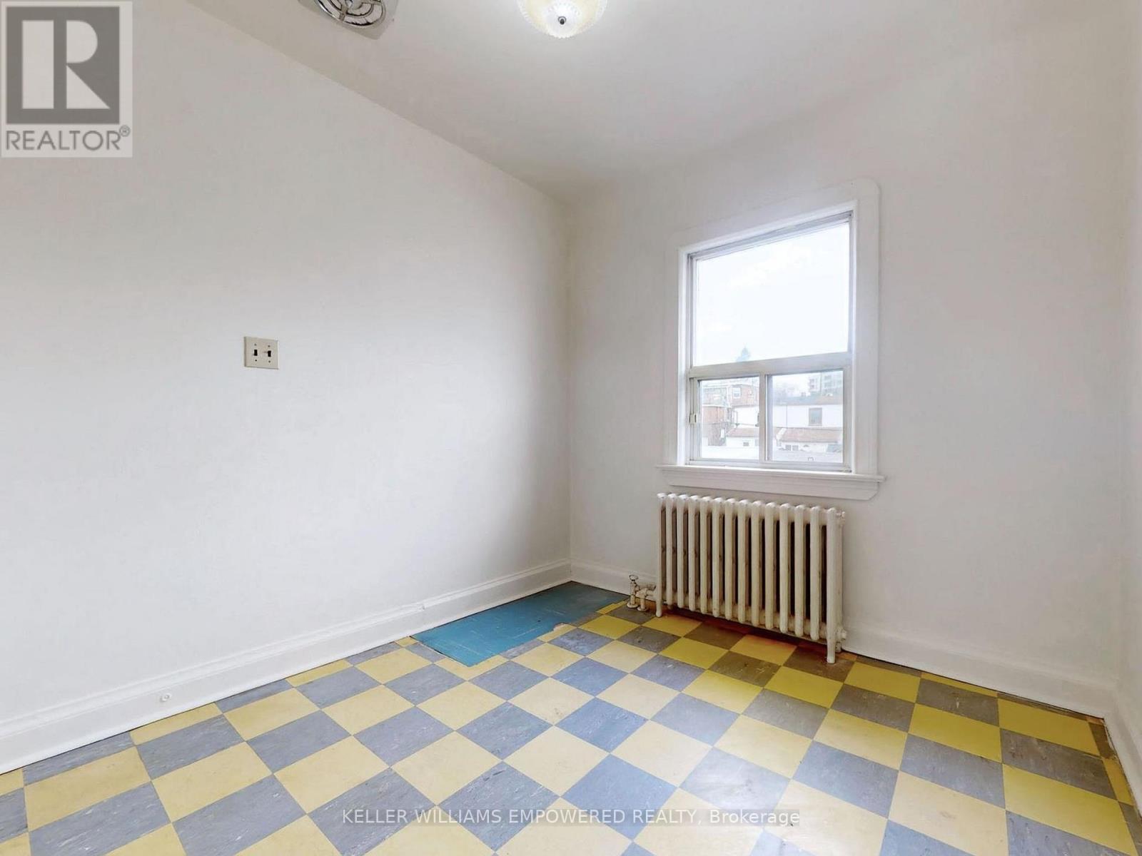 30 Carus Avenue, Toronto, Ontario  M6G 2A4 - Photo 19 - C12980234