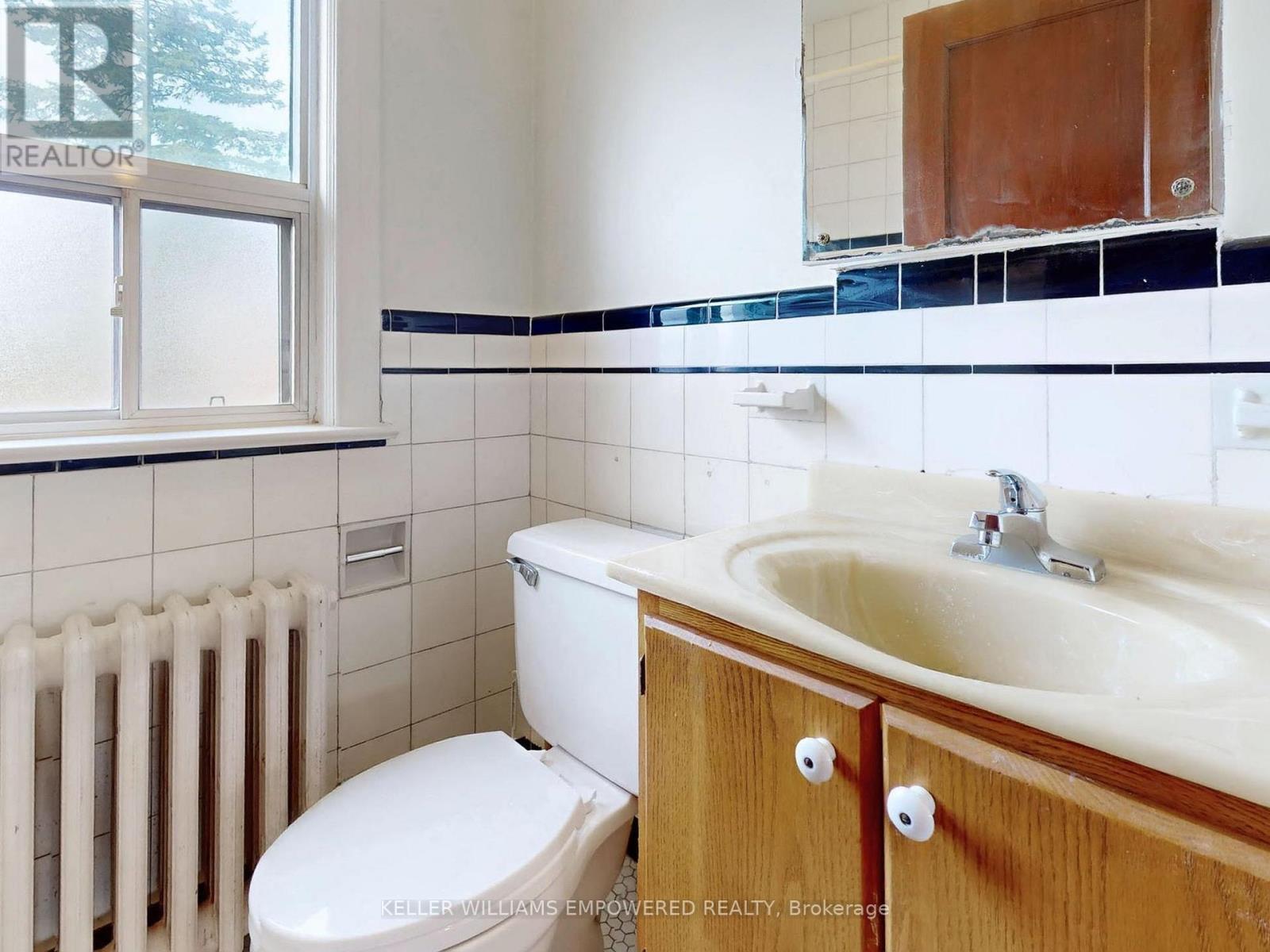 30 Carus Avenue, Toronto, Ontario  M6G 2A4 - Photo 20 - C12980234