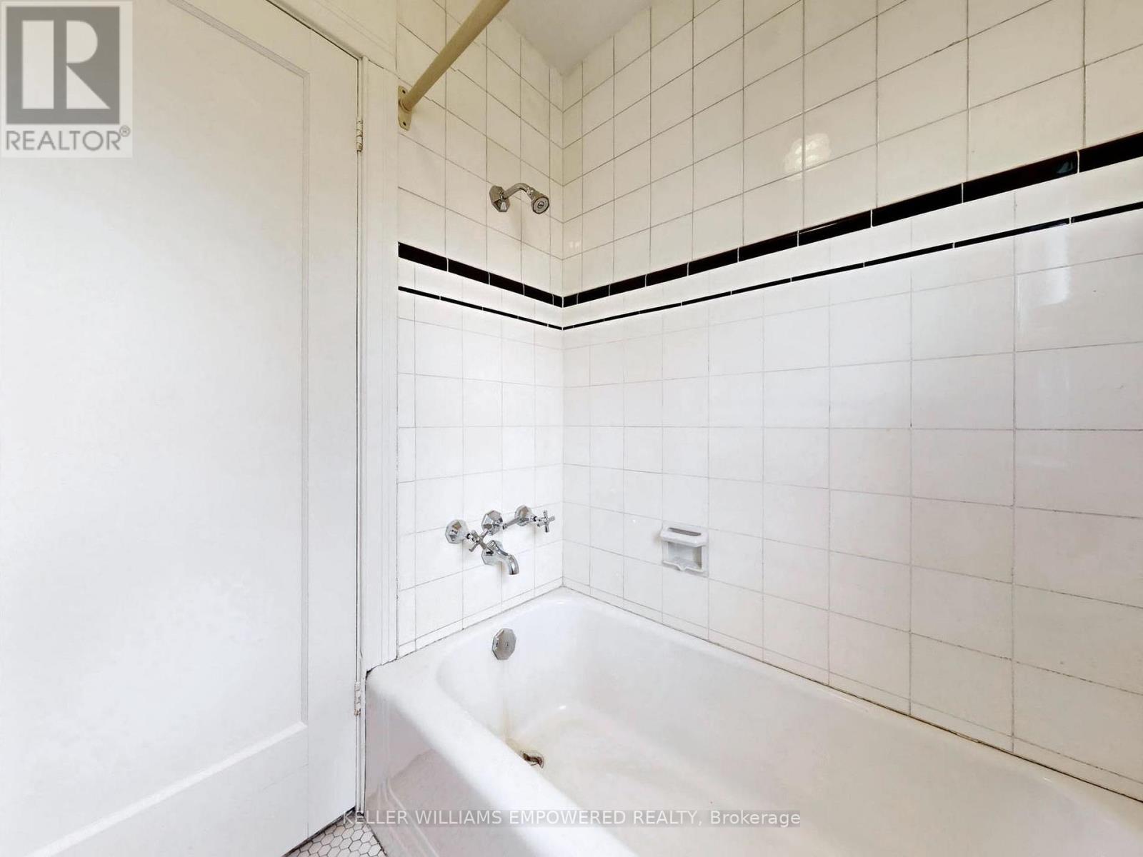 30 Carus Avenue, Toronto, Ontario  M6G 2A4 - Photo 21 - C12980234