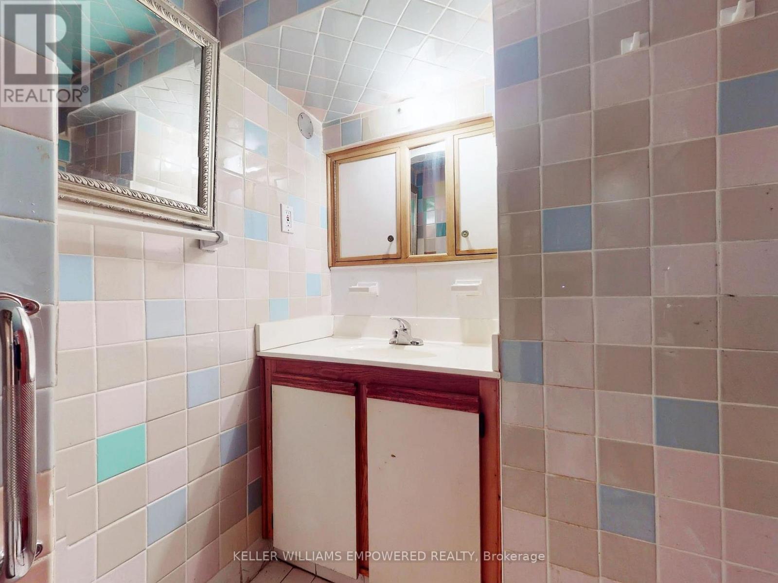 30 Carus Avenue, Toronto, Ontario  M6G 2A4 - Photo 25 - C12980234