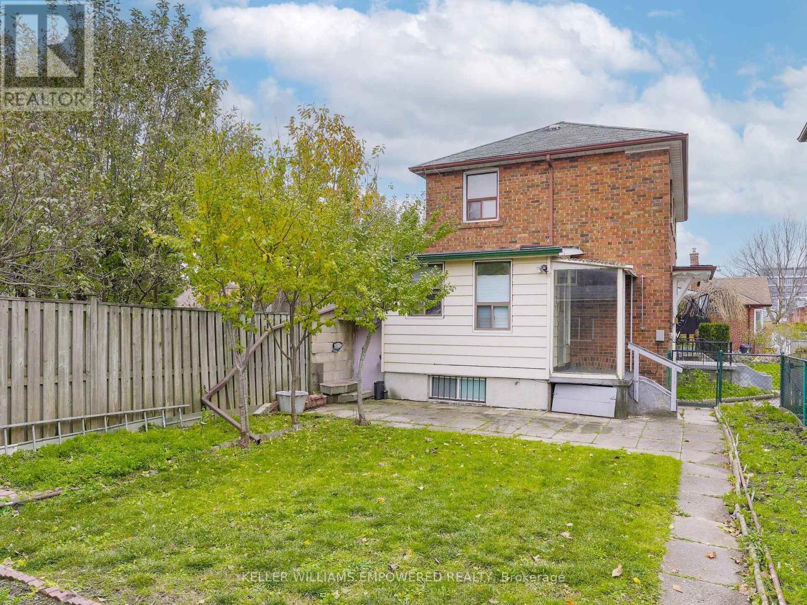 30 Carus Avenue, Toronto, Ontario  M6G 2A4 - Photo 31 - C12980234