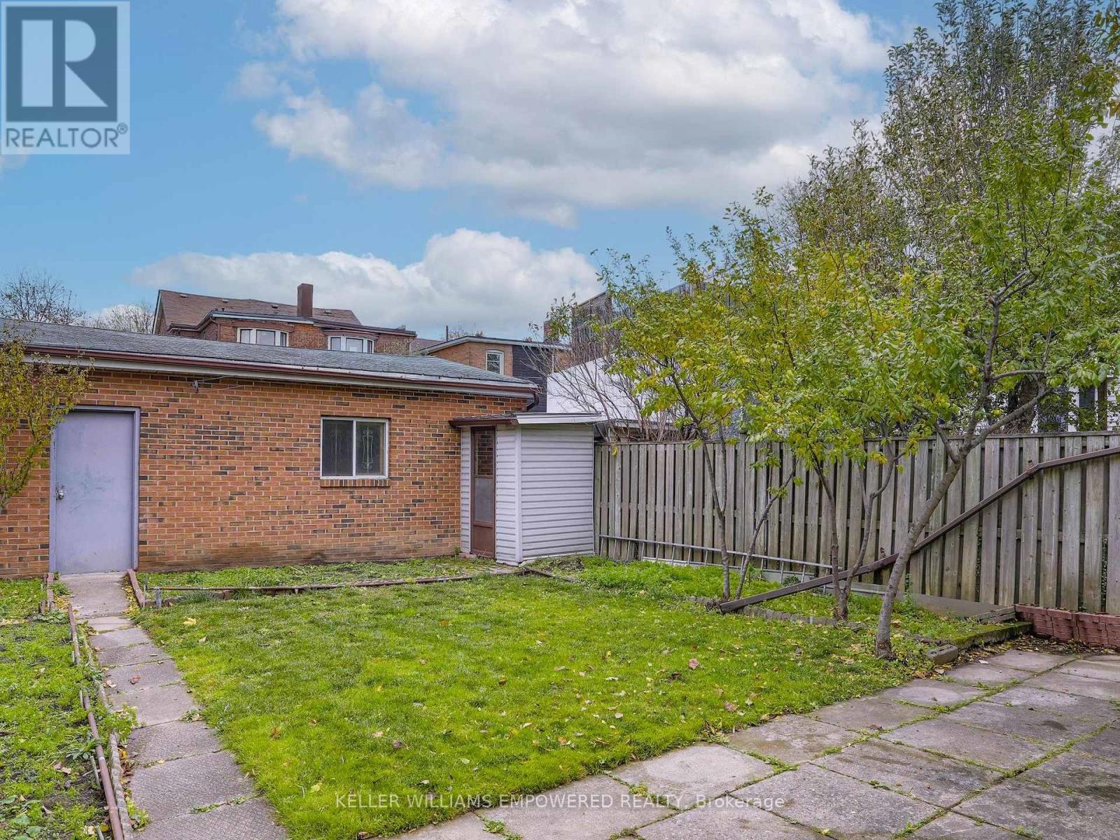 30 Carus Avenue, Toronto, Ontario  M6G 2A4 - Photo 4 - C12980234