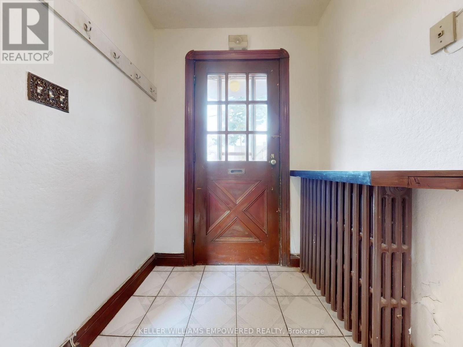 30 Carus Avenue, Toronto, Ontario  M6G 2A4 - Photo 6 - C12980234