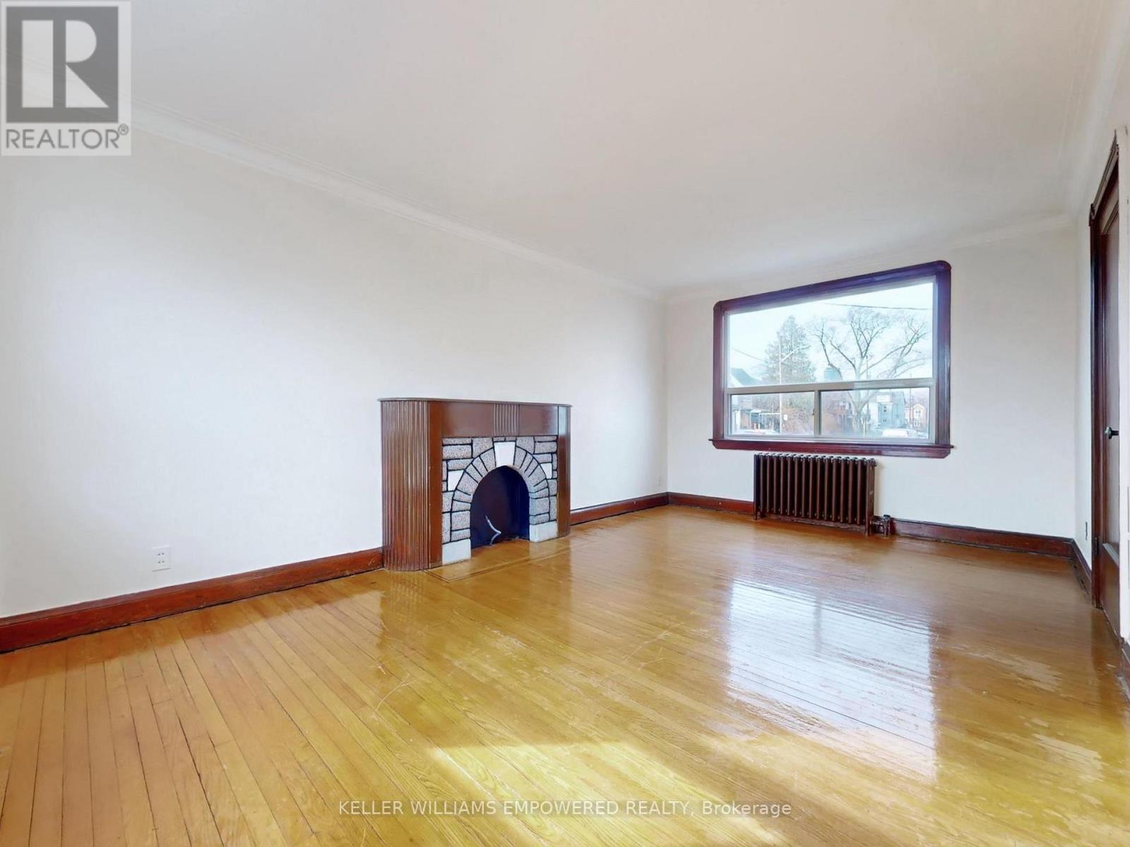 30 Carus Avenue, Toronto, Ontario  M6G 2A4 - Photo 7 - C12980234