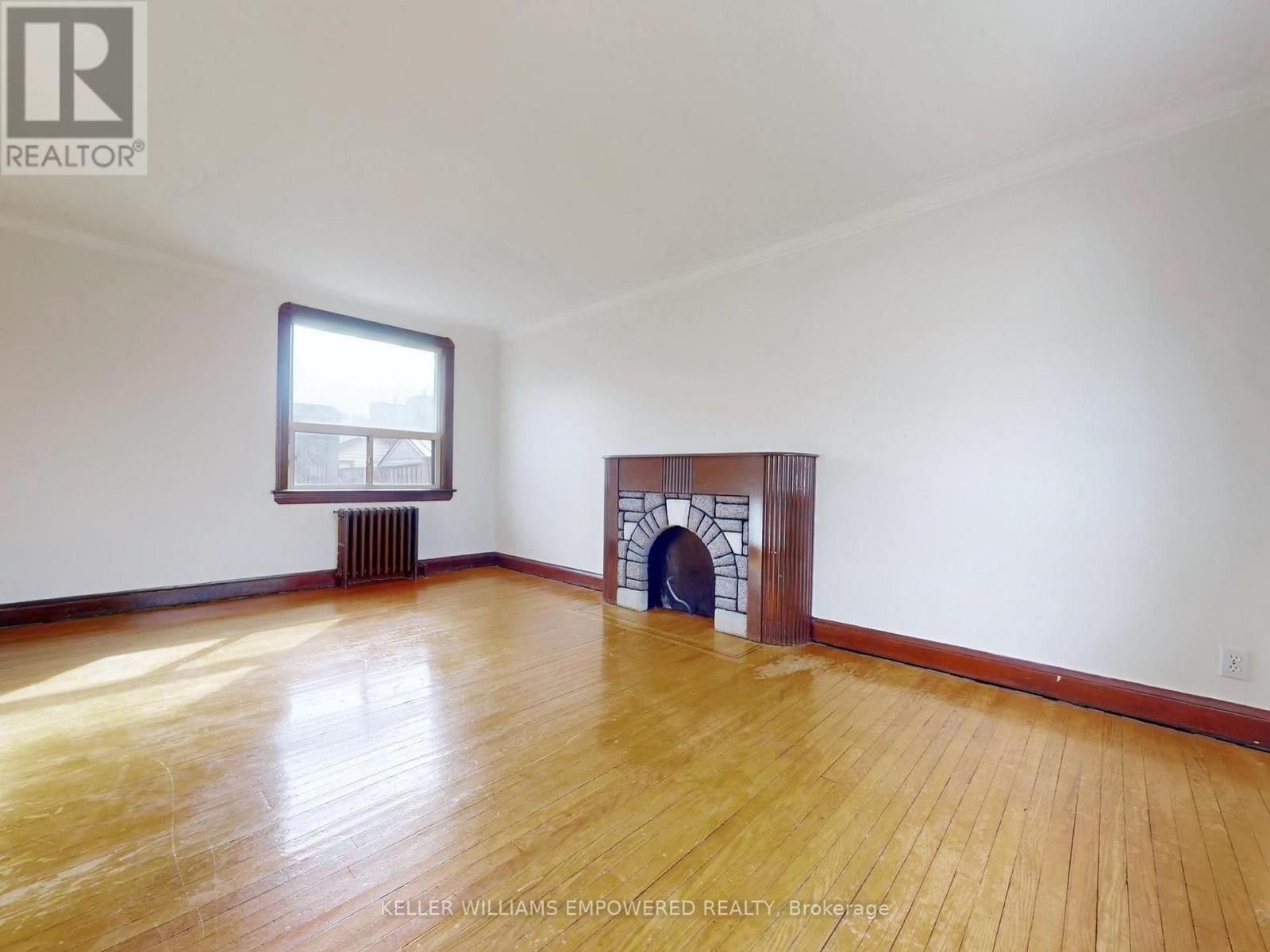 30 Carus Avenue, Toronto, Ontario  M6G 2A4 - Photo 8 - C12980234