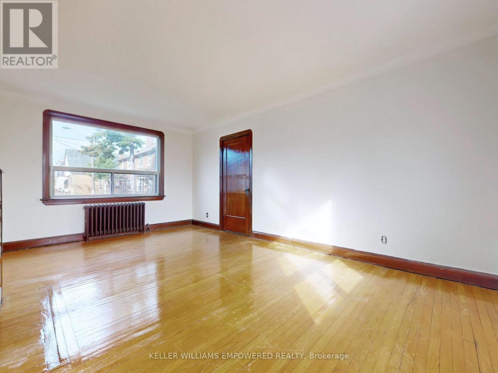 30 Carus Avenue, Toronto, Ontario  M6G 2A4 - Photo 9 - C12980234